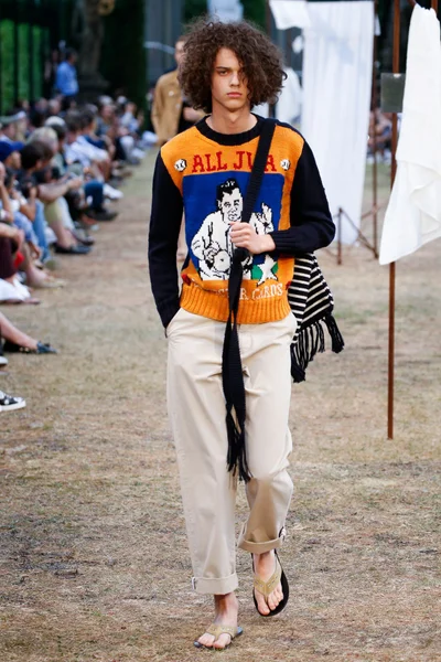 Look 14